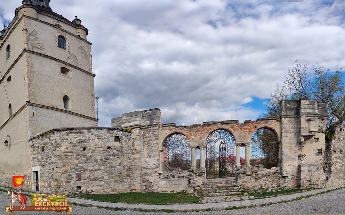 Вірменська дзвіниця і Церква Святого Миколая